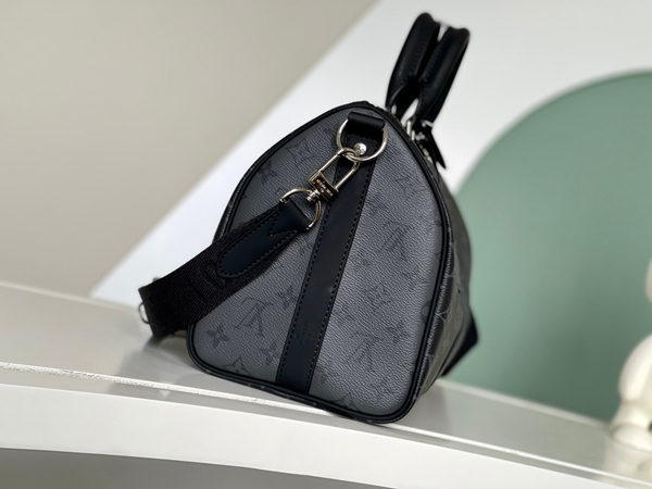 ルイヴィトンバッグ背面デザイン